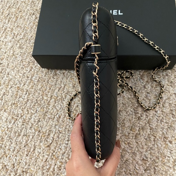 SOLD‼️ Chanel Clutch with Chain/Phone Holder Black - Picture 4 of 7